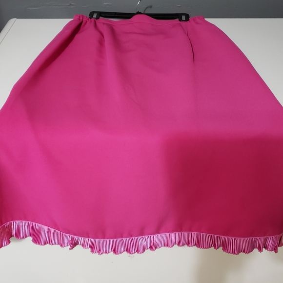 New Ladies Suit - Picture 4 of 4